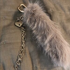 FREE PEOPLE TAIL KEYCHAIN🏔️🦌🤎
